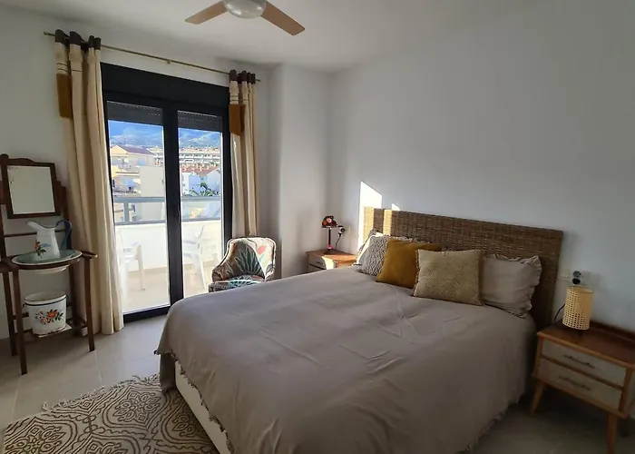 Lucena Beach. Atico Soleado, Piscina Y Playa Apartment